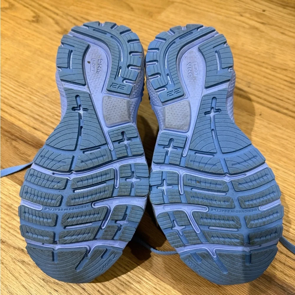 Brooks Women's Adrenaline Gts 22 size 5 Easter - Picture 2 of 7